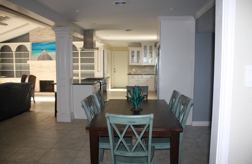 Bay Area House | Family-Friendly Home Steps from Beach with Pool Table