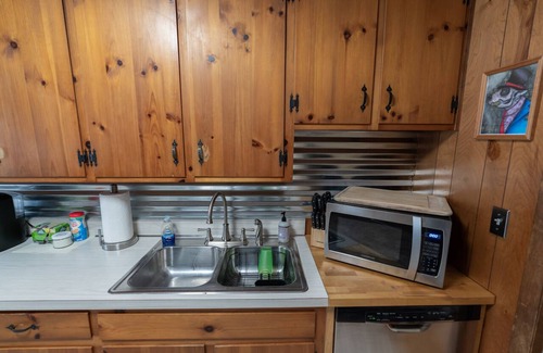 Williamsburg House | Convenient Location Near Busch Gardens and Colonial Williamsburg