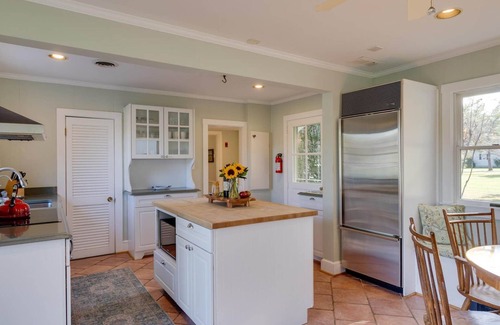 St. Michaels House | Ideal Retreat near Downtown St. Michael's with Game Room
