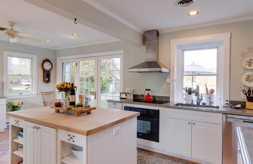 St. Michaels House | Ideal Retreat near Downtown St. Michael's with Game Room