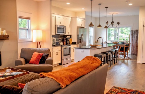 Oakley House | Newly Built Retreat with Spa, Breakfast & Hot Tub Access