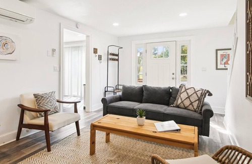 Algonquin House | Discover a Retreat Near Downtown Cambridge with Kayaks & Bikes