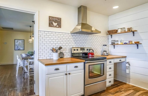Unionville House | Relaxing Retreat Near St. Michaels with Private Dock & Hot Tub