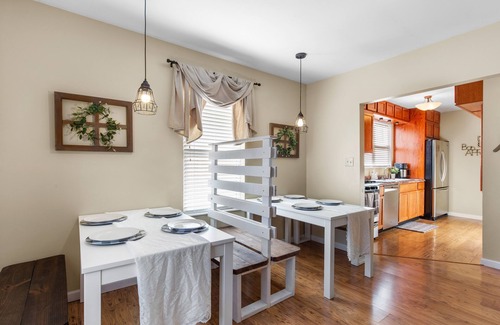 St. Charles Historic District House | Modern House Near Main Street - 4 Patios & Private Parking