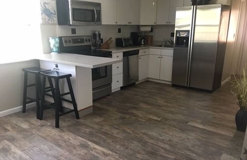 Englewood Cottage | Ideal Getaway Steps from Manasota Key Beaches & Pet Friendly