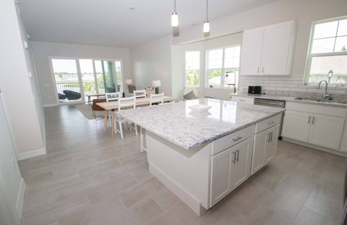 Naples Condo | Scenic 3BR Condo Steps from Marco Island Beaches