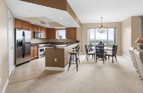 Hammock Bay Condo | Convenient Condo Near Marco Island Beaches with Pool Access