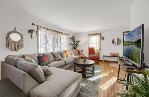 Richfield House | Minutes From MOA MSP Guests Dream Escape