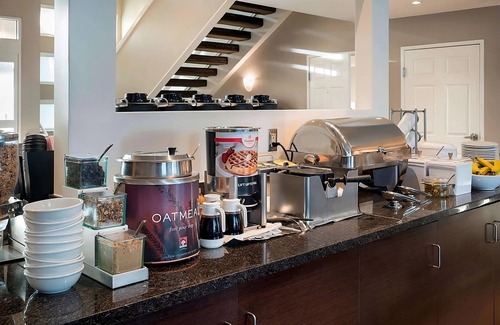 South Scottsdale Apartment | Pet-Friendly Retreat near Phoenix Art Museum with Breakfast