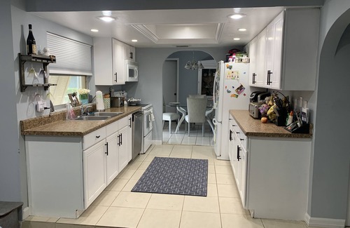 Central Naples House | Prime Location Near Beach, Shopping & Dining Hotspot