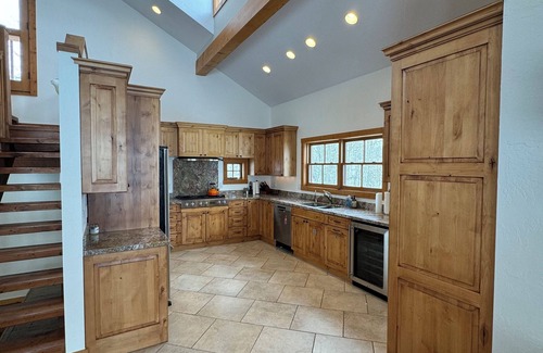 Crested Butte House | Skier's Paradise: Just Minutes from the Slopes & Spa