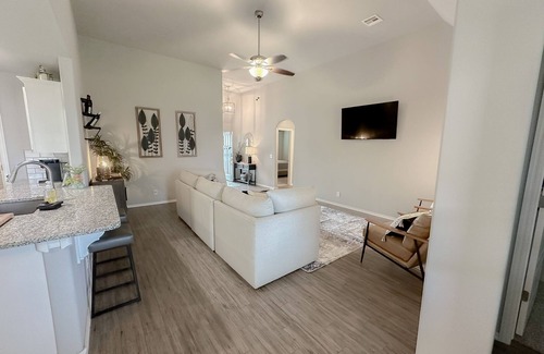 Owasso House | Relaxing Pet-Friendly Retreat Minutes from Tulsa Awaits!