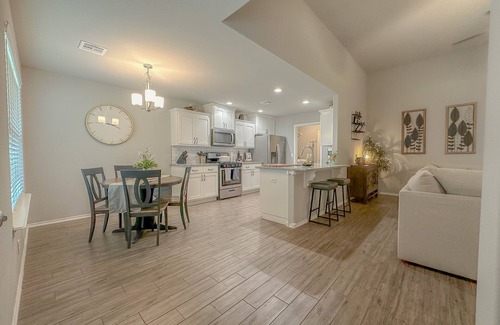 Owasso House | Relaxing Pet-Friendly Retreat Minutes from Tulsa Awaits!
