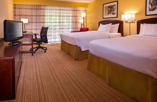 Durham Hotel | Convenient Getaway Near Unity Village Park with Pool & Pets!