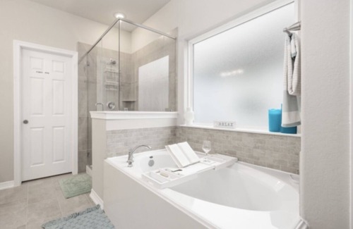 Shoreacres House | Minutes to beach, stainless appliances, plenty of space inside and out