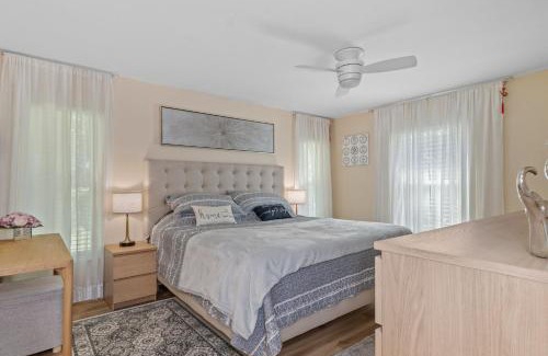 Crystal River House | Minutes to boat ramps and beach and private pool!