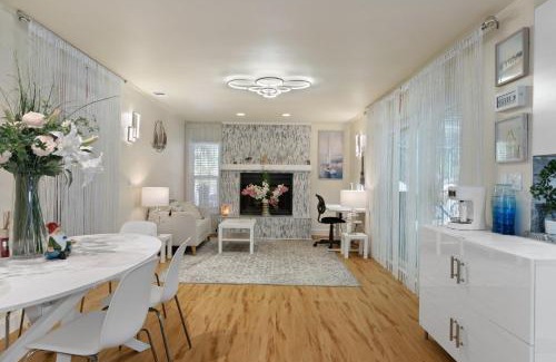 Crystal River House | Minutes to boat ramps and beach and private pool!