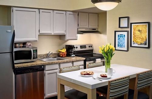 Middleburg Heights Hotel | Convenient Stay Near Downtown Cleveland with Free Parking