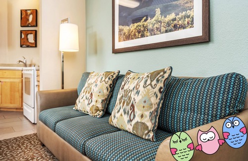 Windsor Condo | Convenient Getaway Near World-Class Wineries with Pool