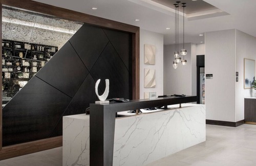 Bozeman House | Minutes to Museum of the Rockies! FREE Breakfast, with Indoor Pool, Kitchen!