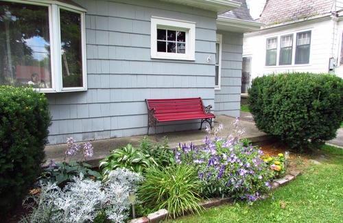 Niagara Falls House | Ideal Location Near Niagara Falls State Park & Pet Friendly
