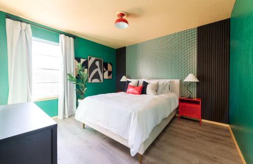 Norman House | Family-Friendly Escape at The Lounge Off Lindsay, Rated 9.8