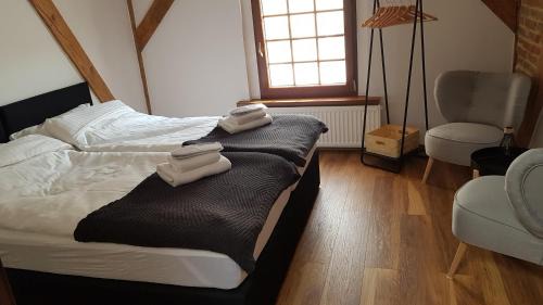 gmina Boleszkowice Hotel | Cozy Miodosytnia: Top Rated with Hot Tub & Kitchen Amenities