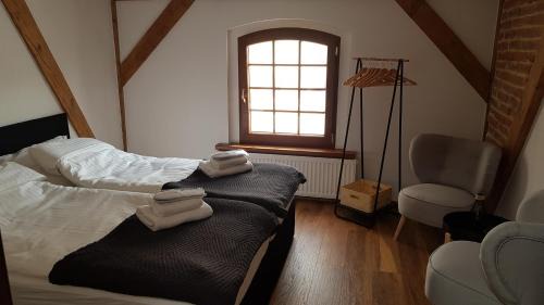 gmina Boleszkowice Hotel | Cozy Miodosytnia: Top Rated with Hot Tub & Kitchen Amenities