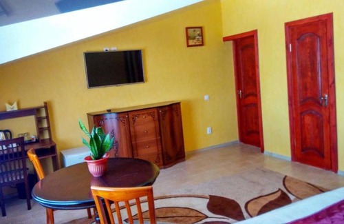 Nefteyugansk Bed & Breakfast | Comfortable Stay at Mira 18A with Pool and Breakfast