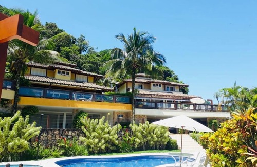 Juquehy Villa | Exclusive Mirantes do Juquehy: Steps from the Beach