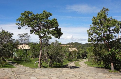 Sao Goncalo do Rio das Pedras Hotel | Mirante do Vale: Enjoy a Pool, Hot Tub & Breakfast