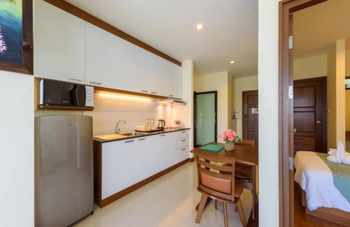Tha Sala Hotel | Relax at Mira Residence and Resort with Pool & Restaurant