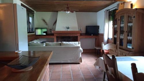 Candeleda House | Discover Mirada a Gredos: Family-Friendly with Pool Access