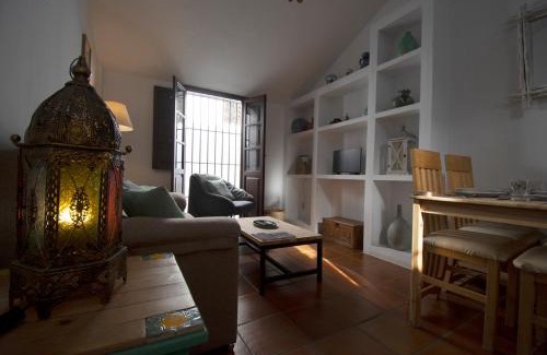 Sacromonte Apartment | Cozy Mirador Alhambra with Private Terraces & Wifi