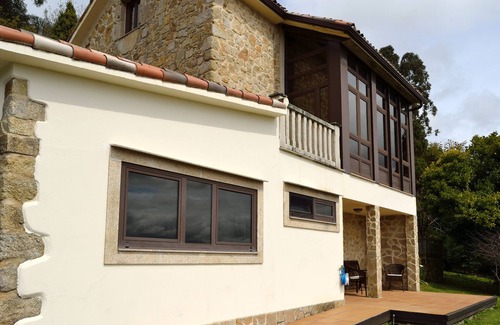 Serantes House | Pet-Friendly Retreat at Mirador de Maruja for Families