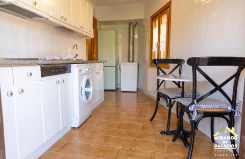 Albarracin Apartment | Cozy Mirador Palacios: Central Location with Spectacular Views