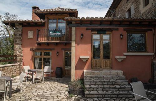 Aliezo House | Inviting Mirador De Picos: Family-Friendly Getaway