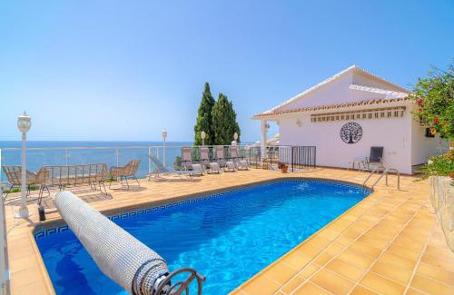 Punta Lara Villa | Relax at Mirador de Punta Lara with Oceanfront Views