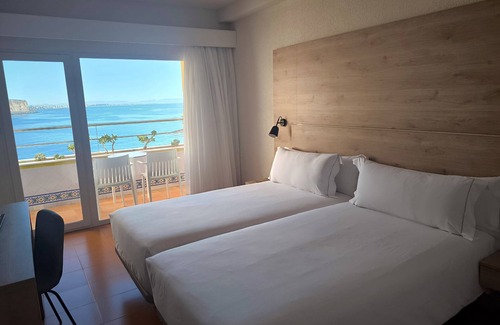 Enix Hotel | Relax at Diver Aguadulce: Spa, Pool & Family-Friendly Fun