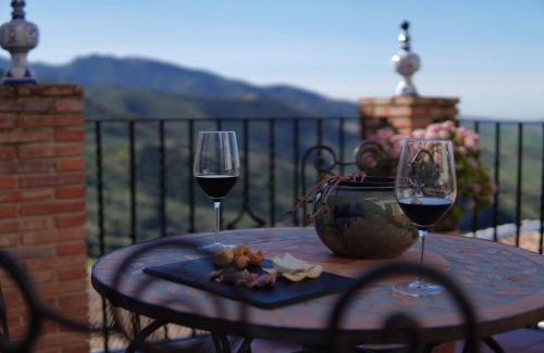 Zahara de la Sierra House | Discover Mirador del farmacéutico: Pet & Child Friendly Stay