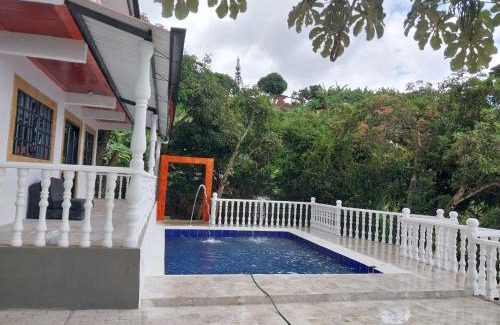 El Colegio Villa | Inviting Mirador del Sol y los Nevados with Pool & Pets