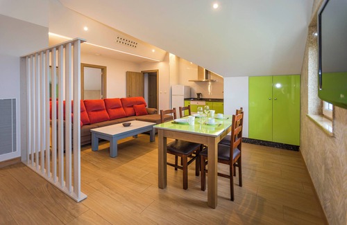 Frije House | Pet-Friendly Oceanview Retreat at Mirador do Faro Touriñán