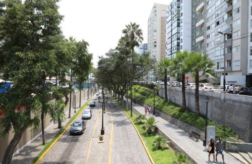 Miraflores Apartment | Oceanfront Miraflores4Rent Sisley with Wheelchair Access