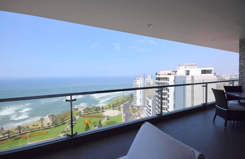 Santa Cruz Apartment | Oceanfront Miraflores Condo with Pool and Spa Amenities