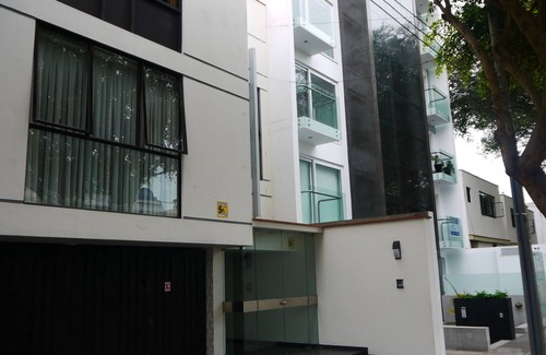 Leuro Apartment | Prime Miraflores Two Bedroom Apartment Near Larco Mar