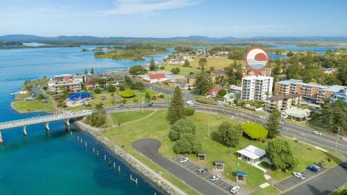 Tuncurry Apartment | Elegant Mirage 502: Family-Friendly with Pool Access