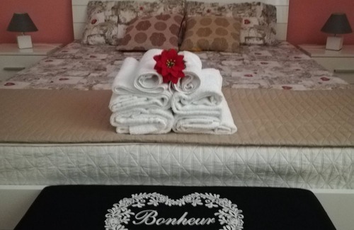 Alezio Bed & Breakfast | Discover Mirage B&B: Family-Friendly with Delicious Dining