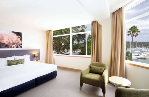 Newport Hotel | Discover Metro Mirage Hotel Newport: Family-Friendly & Poolside