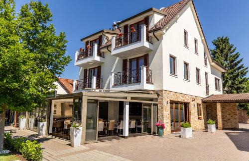 Sarvar Hotel | Discover Mirage Hotel Sárvár: Rated 9/10 by Guests
