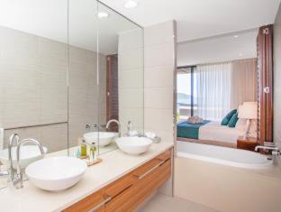Airlie Beach Apartment | Elegant Mirage Whitsundays: Oceanfront Bliss Awaits